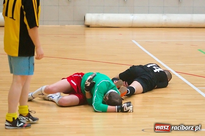 Zdjęcie w galerii na portalu naszraciborz.pl: Nawet gol widmo nie pogrążył AMJ Dach-Mig. Ogromny pech Brygady Argo wiadomości z regionu