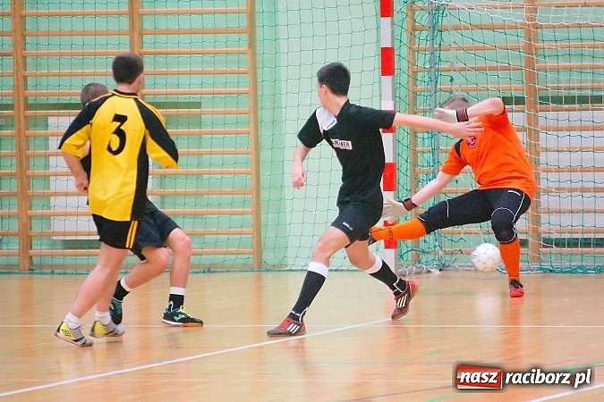 Zdjęcie w galerii na portalu naszraciborz.pl: Nawet gol widmo nie pogrążył AMJ Dach-Mig. Ogromny pech Brygady Argo wiadomości z regionu
