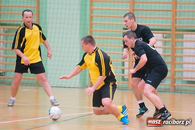 Zdjęcie w galerii na portalu naszraciborz.pl: Nawet gol widmo nie pogrążył AMJ Dach-Mig. Ogromny pech Brygady Argo wiadomości z regionu