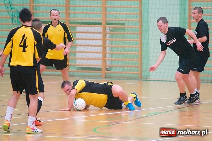 Zdjęcie w galerii na portalu naszraciborz.pl: Nawet gol widmo nie pogrążył AMJ Dach-Mig. Ogromny pech Brygady Argo wiadomości z regionu