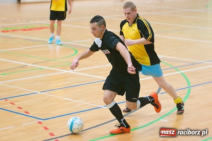 Zdjęcie w galerii na portalu naszraciborz.pl: Nawet gol widmo nie pogrążył AMJ Dach-Mig. Ogromny pech Brygady Argo wiadomości z regionu