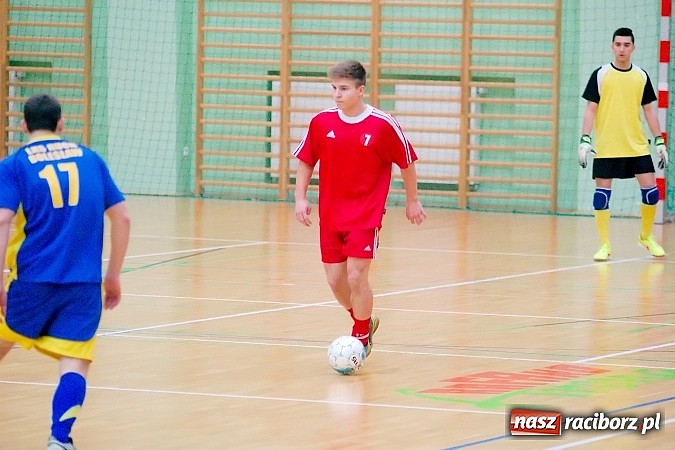 Zdjęcie w galerii na portalu naszraciborz.pl: HLPN: Pierwsze zwycięstwo Feniksa. Morze epitetów w II lidze wiadomości z regionu