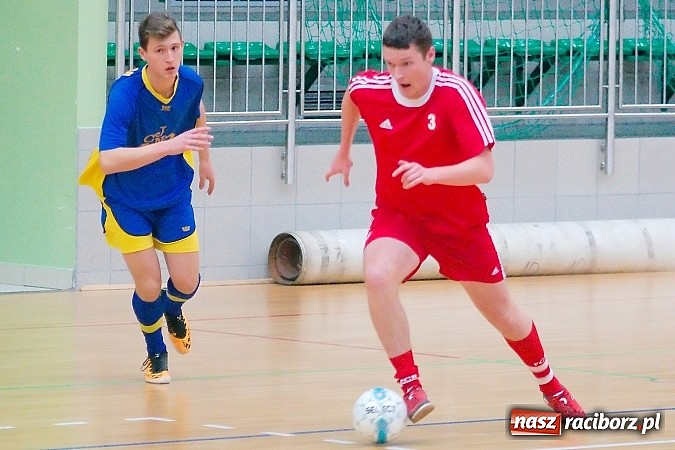 Zdjęcie w galerii na portalu naszraciborz.pl: HLPN: Pierwsze zwycięstwo Feniksa. Morze epitetów w II lidze wiadomości z regionu