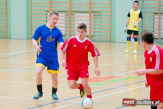 Zdjęcie w galerii na portalu naszraciborz.pl: HLPN: Pierwsze zwycięstwo Feniksa. Morze epitetów w II lidze wiadomości z regionu