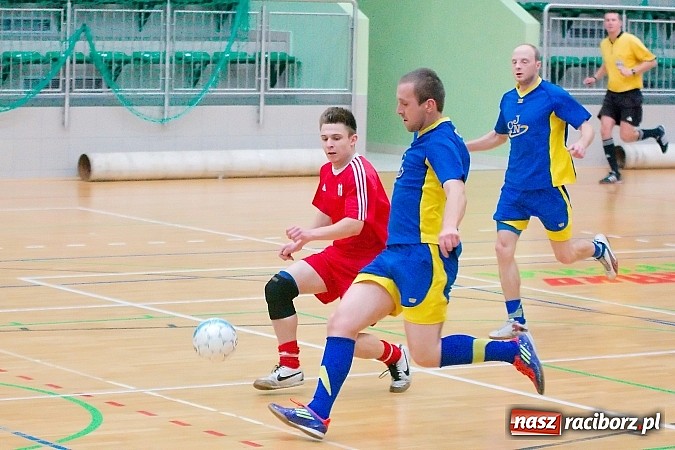Zdjęcie w galerii na portalu naszraciborz.pl: HLPN: Pierwsze zwycięstwo Feniksa. Morze epitetów w II lidze wiadomości z regionu