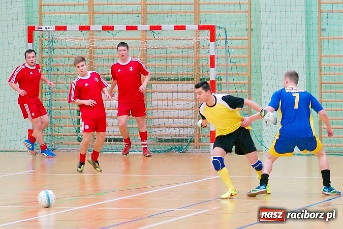 Zdjęcie w galerii na portalu naszraciborz.pl: HLPN: Pierwsze zwycięstwo Feniksa. Morze epitetów w II lidze wiadomości z regionu