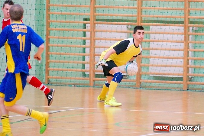 Zdjęcie w galerii na portalu naszraciborz.pl: HLPN: Pierwsze zwycięstwo Feniksa. Morze epitetów w II lidze wiadomości z regionu