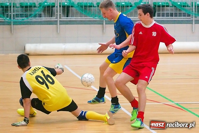 Zdjęcie w galerii na portalu naszraciborz.pl: HLPN: Pierwsze zwycięstwo Feniksa. Morze epitetów w II lidze wiadomości z regionu
