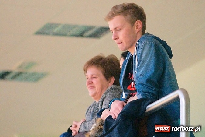 Zdjęcie w galerii na portalu naszraciborz.pl: HLPN: Pierwsze zwycięstwo Feniksa. Morze epitetów w II lidze wiadomości z regionu