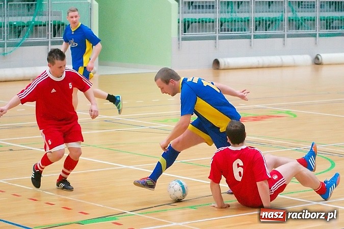 Zdjęcie w galerii na portalu naszraciborz.pl: HLPN: Pierwsze zwycięstwo Feniksa. Morze epitetów w II lidze wiadomości z regionu
