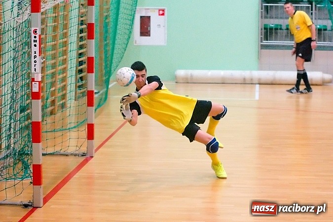 Zdjęcie w galerii na portalu naszraciborz.pl: HLPN: Pierwsze zwycięstwo Feniksa. Morze epitetów w II lidze wiadomości z regionu