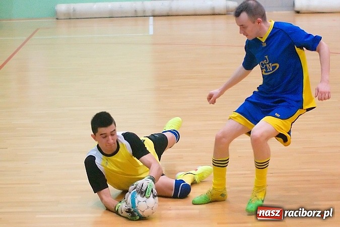 Zdjęcie w galerii na portalu naszraciborz.pl: HLPN: Pierwsze zwycięstwo Feniksa. Morze epitetów w II lidze wiadomości z regionu