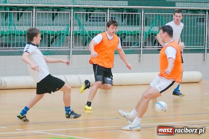 Zdjęcie w galerii na portalu naszraciborz.pl: HLPN: Pierwsze zwycięstwo Feniksa. Morze epitetów w II lidze wiadomości z regionu