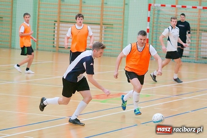 Zdjęcie w galerii na portalu naszraciborz.pl: HLPN: Pierwsze zwycięstwo Feniksa. Morze epitetów w II lidze wiadomości z regionu