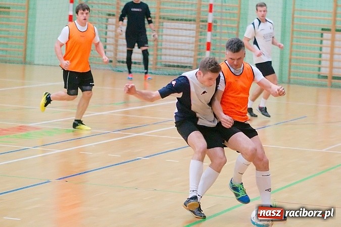 Zdjęcie w galerii na portalu naszraciborz.pl: HLPN: Pierwsze zwycięstwo Feniksa. Morze epitetów w II lidze wiadomości z regionu