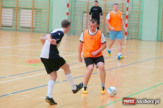 Zdjęcie w galerii na portalu naszraciborz.pl: HLPN: Pierwsze zwycięstwo Feniksa. Morze epitetów w II lidze wiadomości z regionu