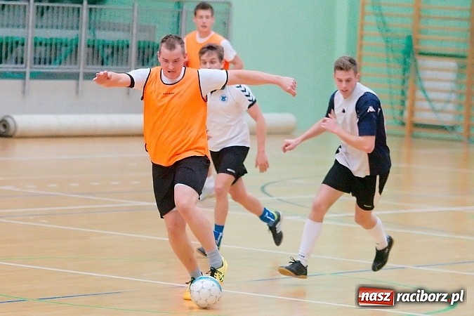 Zdjęcie w galerii na portalu naszraciborz.pl: HLPN: Pierwsze zwycięstwo Feniksa. Morze epitetów w II lidze wiadomości z regionu