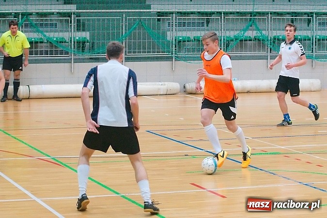 Zdjęcie w galerii na portalu naszraciborz.pl: HLPN: Pierwsze zwycięstwo Feniksa. Morze epitetów w II lidze wiadomości z regionu