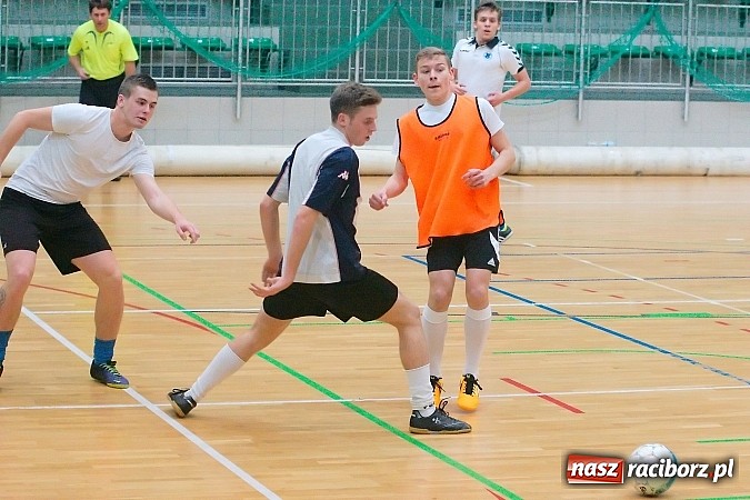 Zdjęcie w galerii na portalu naszraciborz.pl: HLPN: Pierwsze zwycięstwo Feniksa. Morze epitetów w II lidze wiadomości z regionu