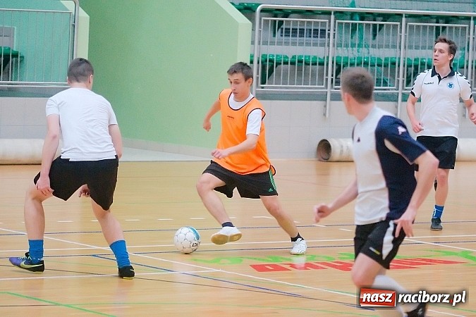 Zdjęcie w galerii na portalu naszraciborz.pl: HLPN: Pierwsze zwycięstwo Feniksa. Morze epitetów w II lidze wiadomości z regionu