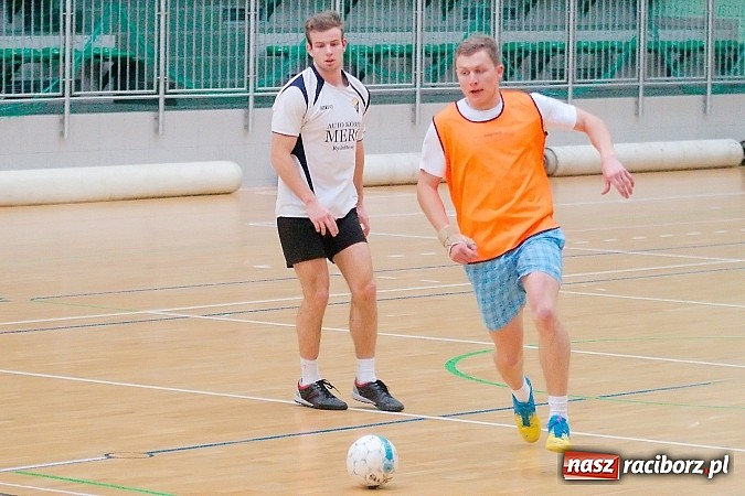 Zdjęcie w galerii na portalu naszraciborz.pl: HLPN: Pierwsze zwycięstwo Feniksa. Morze epitetów w II lidze wiadomości z regionu