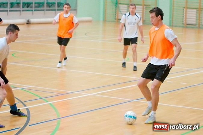 Zdjęcie w galerii na portalu naszraciborz.pl: HLPN: Pierwsze zwycięstwo Feniksa. Morze epitetów w II lidze wiadomości z regionu