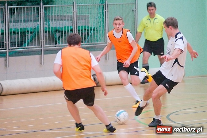 Zdjęcie w galerii na portalu naszraciborz.pl: HLPN: Pierwsze zwycięstwo Feniksa. Morze epitetów w II lidze wiadomości z regionu