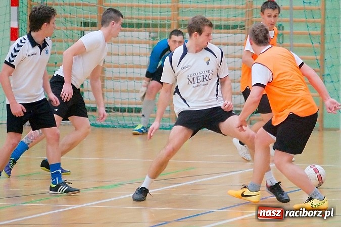 Zdjęcie w galerii na portalu naszraciborz.pl: HLPN: Pierwsze zwycięstwo Feniksa. Morze epitetów w II lidze wiadomości z regionu