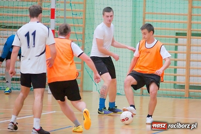 Zdjęcie w galerii na portalu naszraciborz.pl: HLPN: Pierwsze zwycięstwo Feniksa. Morze epitetów w II lidze wiadomości z regionu