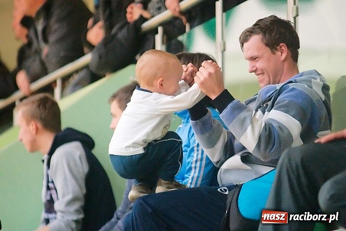 Zdjęcie w galerii na portalu naszraciborz.pl: HLPN: Pierwsze zwycięstwo Feniksa. Morze epitetów w II lidze wiadomości z regionu