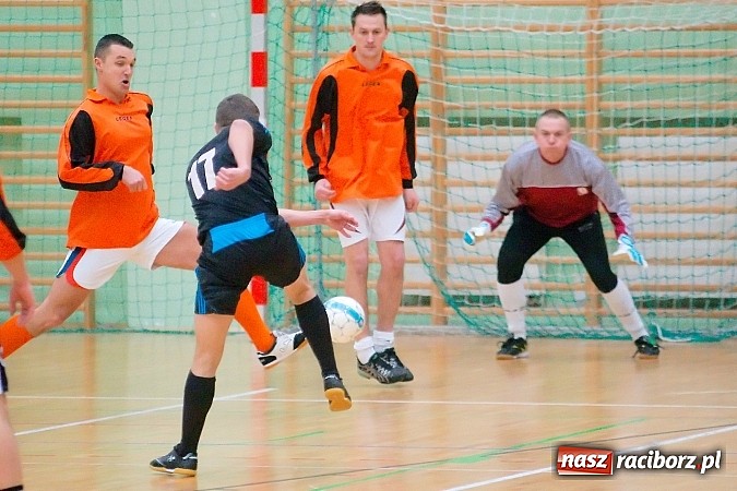 Zdjęcie w galerii na portalu naszraciborz.pl: HLPN: Pierwsze zwycięstwo Feniksa. Morze epitetów w II lidze wiadomości z regionu