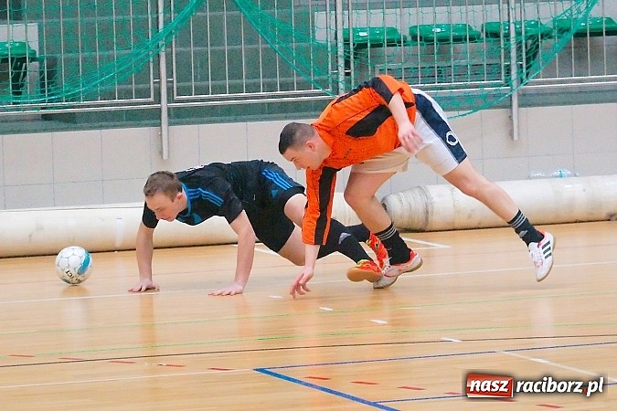 Zdjęcie w galerii na portalu naszraciborz.pl: HLPN: Pierwsze zwycięstwo Feniksa. Morze epitetów w II lidze wiadomości z regionu