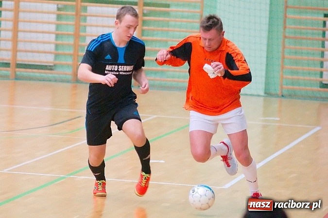 Zdjęcie w galerii na portalu naszraciborz.pl: HLPN: Pierwsze zwycięstwo Feniksa. Morze epitetów w II lidze wiadomości z regionu