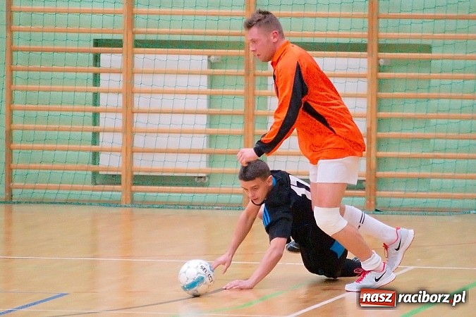 Zdjęcie w galerii na portalu naszraciborz.pl: HLPN: Pierwsze zwycięstwo Feniksa. Morze epitetów w II lidze wiadomości z regionu