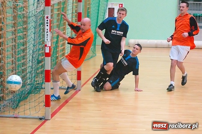 Zdjęcie w galerii na portalu naszraciborz.pl: HLPN: Pierwsze zwycięstwo Feniksa. Morze epitetów w II lidze wiadomości z regionu