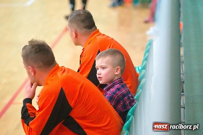 Zdjęcie w galerii na portalu naszraciborz.pl: HLPN: Pierwsze zwycięstwo Feniksa. Morze epitetów w II lidze wiadomości z regionu