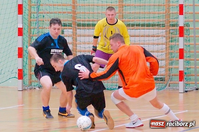 Zdjęcie w galerii na portalu naszraciborz.pl: HLPN: Pierwsze zwycięstwo Feniksa. Morze epitetów w II lidze wiadomości z regionu