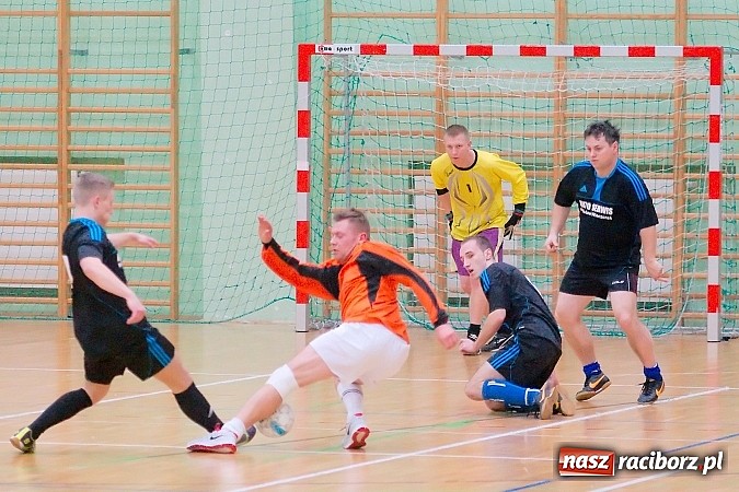 Zdjęcie w galerii na portalu naszraciborz.pl: HLPN: Pierwsze zwycięstwo Feniksa. Morze epitetów w II lidze wiadomości z regionu