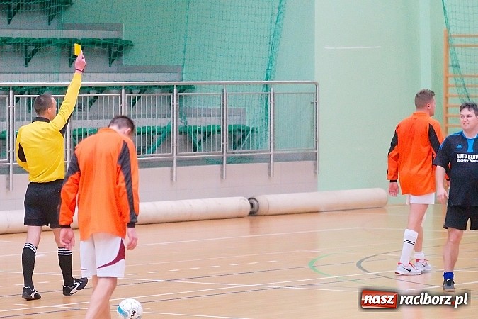 Zdjęcie w galerii na portalu naszraciborz.pl: HLPN: Pierwsze zwycięstwo Feniksa. Morze epitetów w II lidze wiadomości z regionu