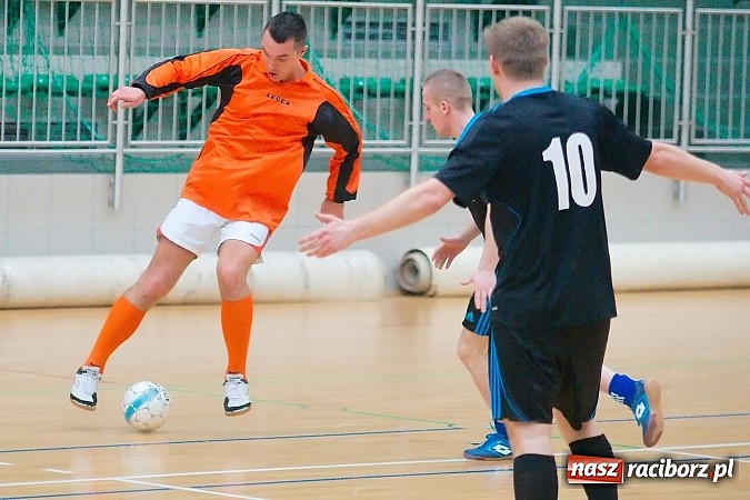 Zdjęcie w galerii na portalu naszraciborz.pl: HLPN: Pierwsze zwycięstwo Feniksa. Morze epitetów w II lidze wiadomości z regionu