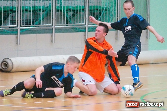 Zdjęcie w galerii na portalu naszraciborz.pl: HLPN: Pierwsze zwycięstwo Feniksa. Morze epitetów w II lidze wiadomości z regionu