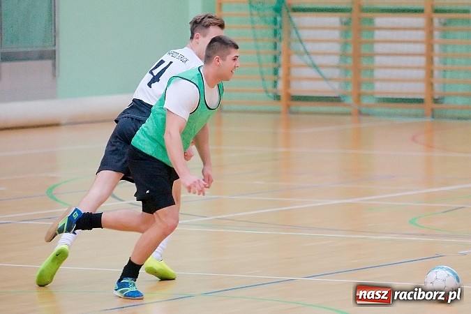 Zdjęcie w galerii na portalu naszraciborz.pl: HLPN: Pierwsze zwycięstwo Feniksa. Morze epitetów w II lidze wiadomości z regionu