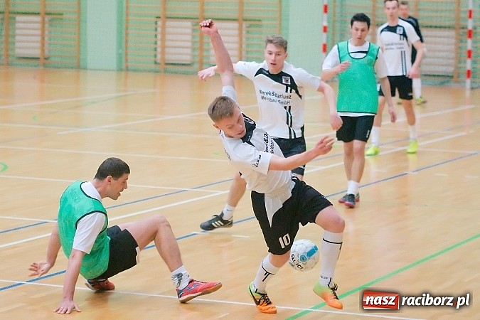 Zdjęcie w galerii na portalu naszraciborz.pl: HLPN: Pierwsze zwycięstwo Feniksa. Morze epitetów w II lidze wiadomości z regionu