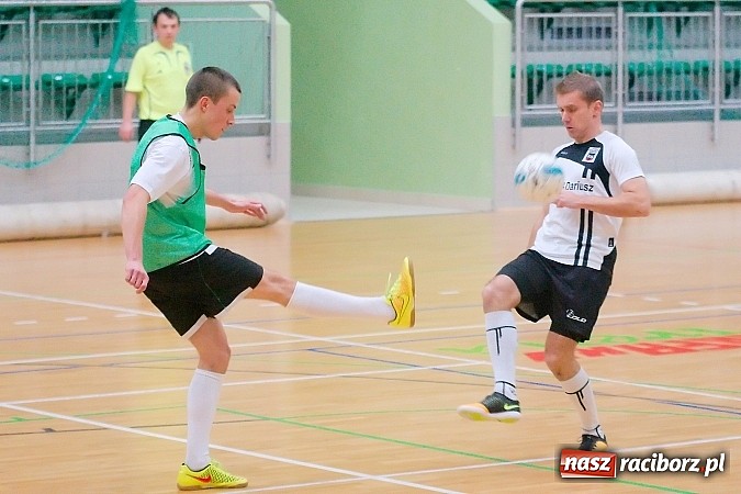 Zdjęcie w galerii na portalu naszraciborz.pl: HLPN: Pierwsze zwycięstwo Feniksa. Morze epitetów w II lidze wiadomości z regionu