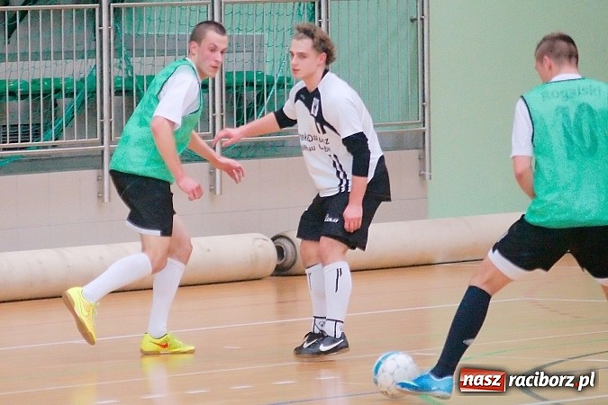 Zdjęcie w galerii na portalu naszraciborz.pl: HLPN: Pierwsze zwycięstwo Feniksa. Morze epitetów w II lidze wiadomości z regionu