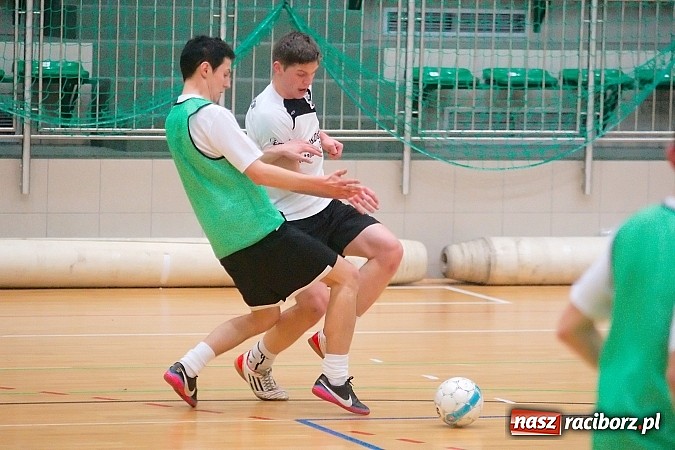 Zdjęcie w galerii na portalu naszraciborz.pl: HLPN: Pierwsze zwycięstwo Feniksa. Morze epitetów w II lidze wiadomości z regionu
