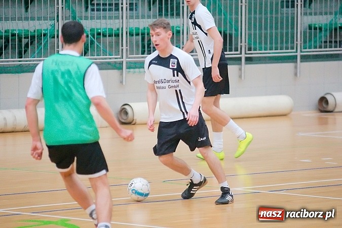 Zdjęcie w galerii na portalu naszraciborz.pl: HLPN: Pierwsze zwycięstwo Feniksa. Morze epitetów w II lidze wiadomości z regionu