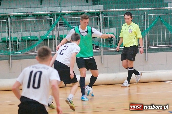 Zdjęcie w galerii na portalu naszraciborz.pl: HLPN: Pierwsze zwycięstwo Feniksa. Morze epitetów w II lidze wiadomości z regionu