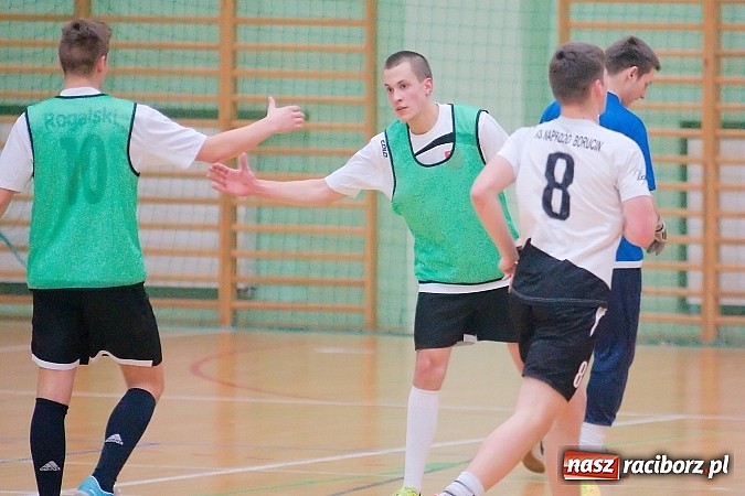 Zdjęcie w galerii na portalu naszraciborz.pl: HLPN: Pierwsze zwycięstwo Feniksa. Morze epitetów w II lidze wiadomości z regionu