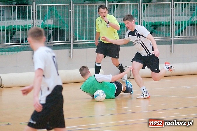 Zdjęcie w galerii na portalu naszraciborz.pl: HLPN: Pierwsze zwycięstwo Feniksa. Morze epitetów w II lidze wiadomości z regionu